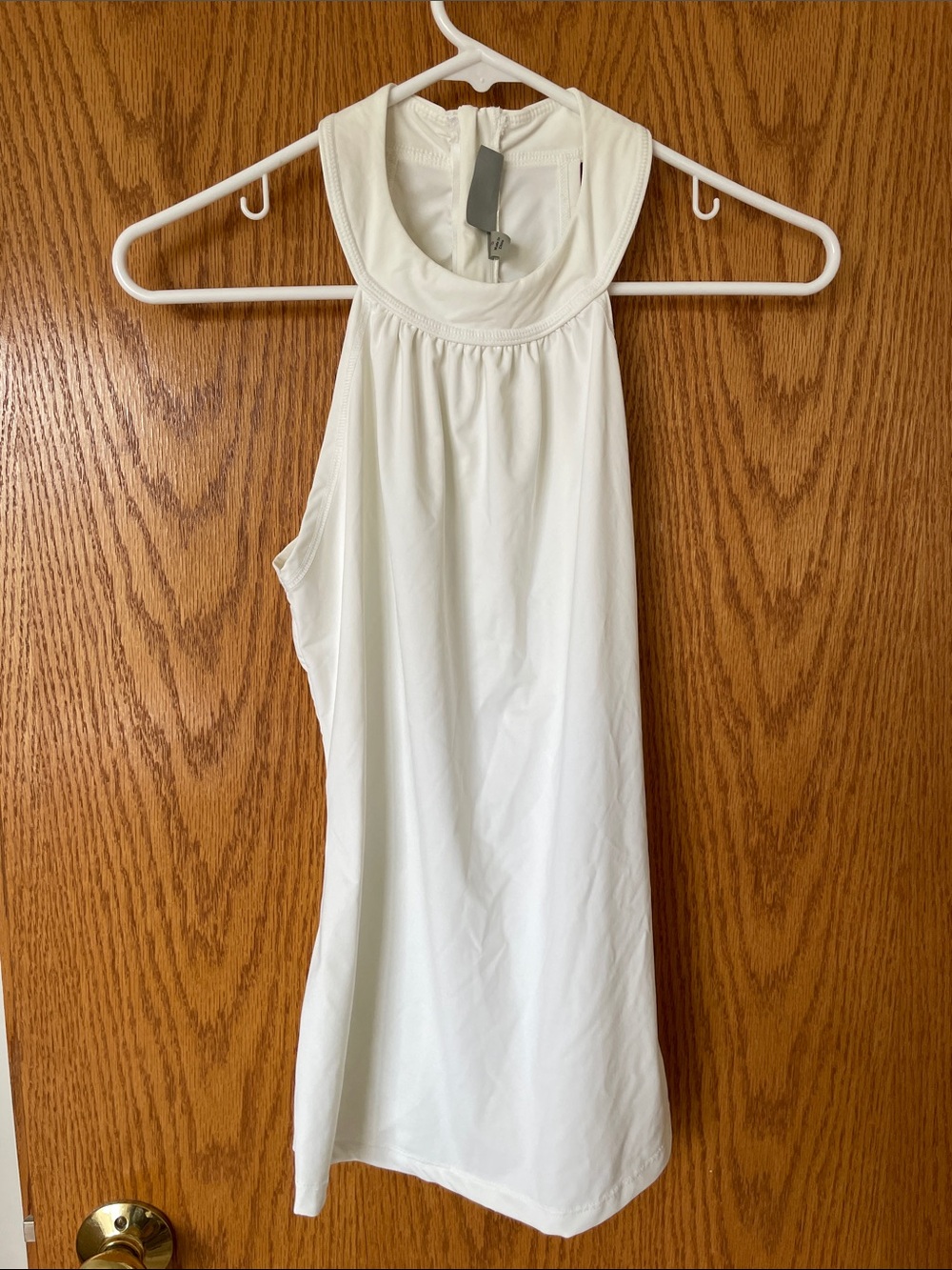 Athleta sleeveless shoulder shirt